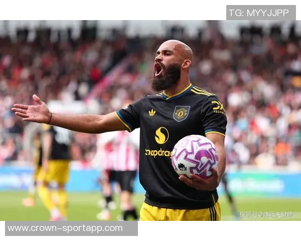 阿莫林战术调整曼联频繁长传避免后场失误引发关注