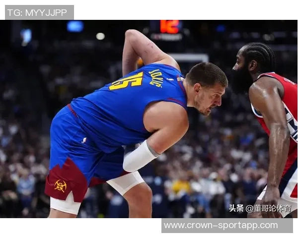 曼奇尼比赛中再施奇招挑衅对手摸臀飞吻引发对方一笑置之 曼奇尼比赛中再施奇招挑衅对手摸臀飞吻引发对方一笑置之