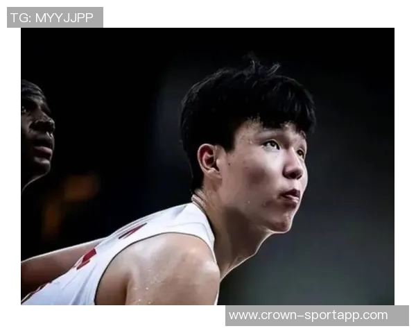 美记分析杨瀚森在小阵容中的局限性与对抗高大内线的潜在策略