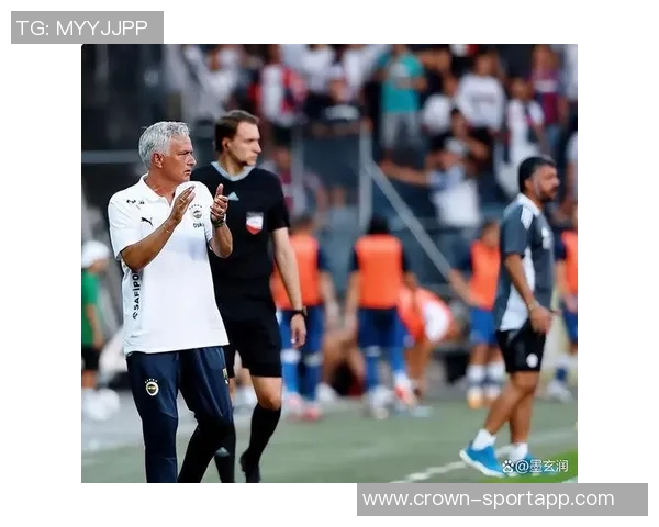 加图索与布冯亲临罗马比赛现场考察意大利球员表现 加图索与布冯亲临罗马比赛现场考察意大利球员表现