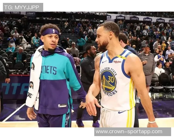 梅尔顿分享与库里搭档感受强调利用库里吸引防守的重要性