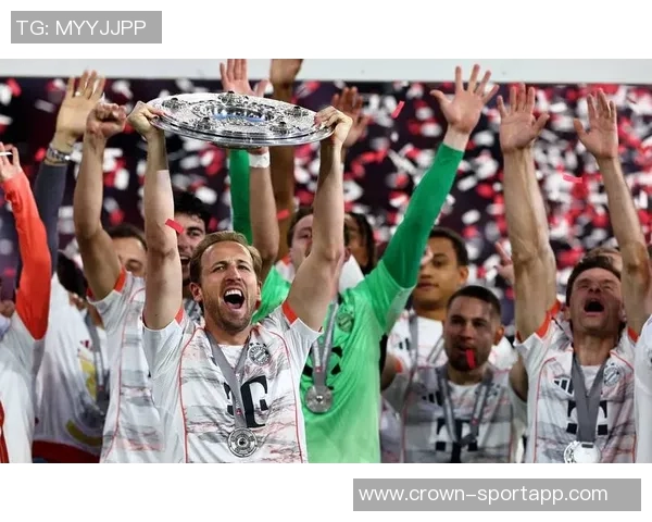 性感女歌手与凯恩同框合影亮相拜仁晚宴引发热议